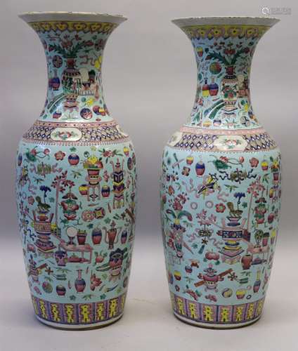 Paar Chinese porseleinen handbeschilderde vazen met antiquit...