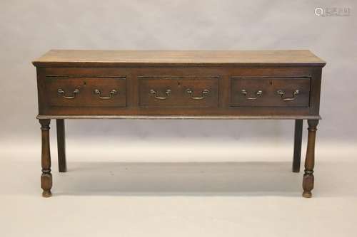 Eiken Engelse side board met 3 lades, 18e