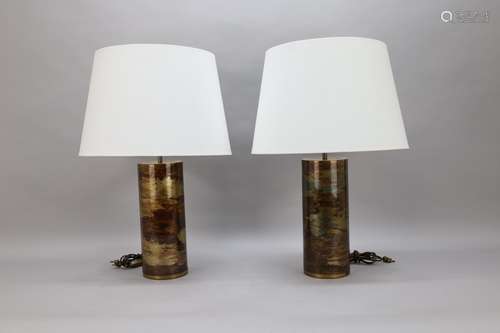 Paar geiriseerd koperen vintage lampadaires met witte kap - ...