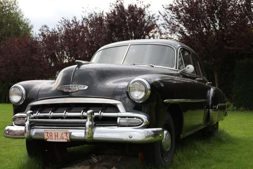 Zwarte Chevrolet Styleline Deluxe 2103.1069 anno 1952, kilom...