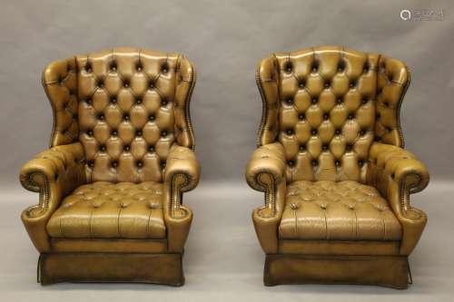 Paar lederen Chesterfield wing armchairs (armleuningen licht...