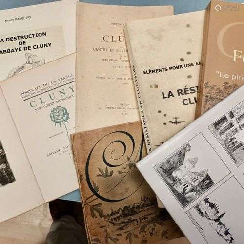 CLUNY - Ensemble de 7 ouvrages sur Cluny et sa règion.Format...