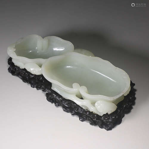 A Carved Jade Lotus-Petal Brush Washer