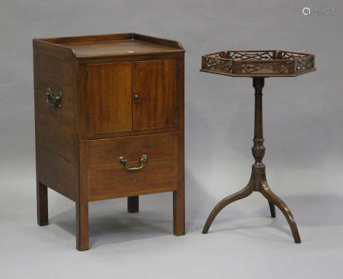 An Edwardian mahogany wine table with fretwork gallery top, ...