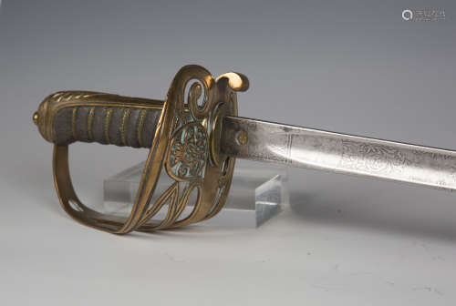 A Victorian 1892 pattern infantry officer's sword with dumbb...