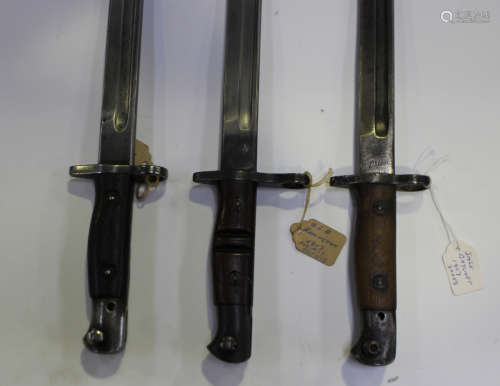 A 1917 model bayonet by Remington, blade length 43cm, with s...