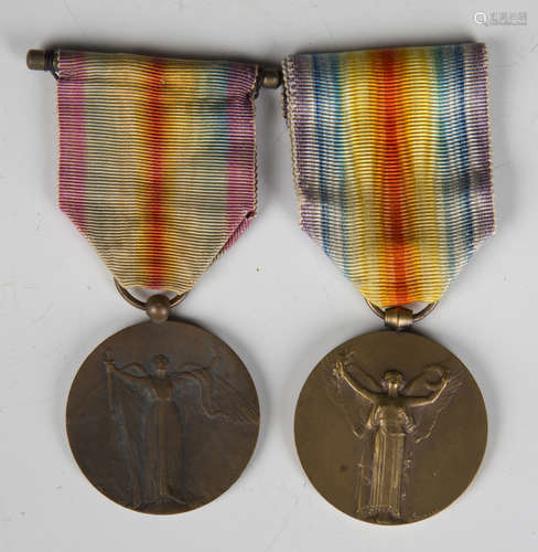 A French First World War Victory Medal, unofficial Chobillon...