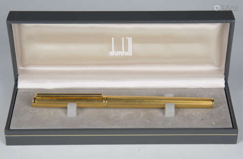 A modern Dunhill gold plated fountain pen, boxed.Buyer’s Pre...