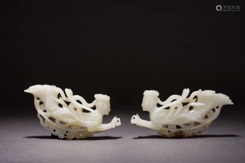 A PAIR OF WHITE JADE CARVED FLYING ANGELS