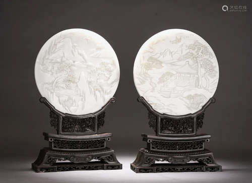 A PAIR OF WHITE JADE CIRCULAR PANEL TABLE SCREENS