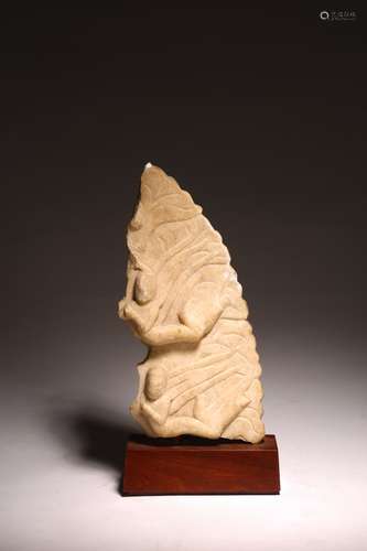 A CHINESE MARBLE CARVED FRAGMENT OF APSARAS