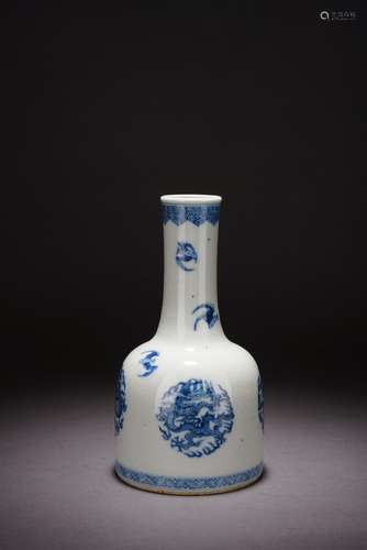 A CHINESE BLUE AND WHITE 'DRAGON' MALLET VASE