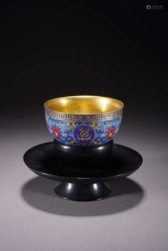 A CHINESE CLOISONNE ENAMEL 'LONGEVITY' BOWL