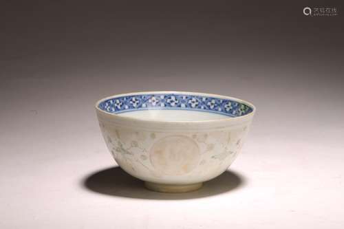 A SMALL CHINESE BLUE AND WHITE BOWL