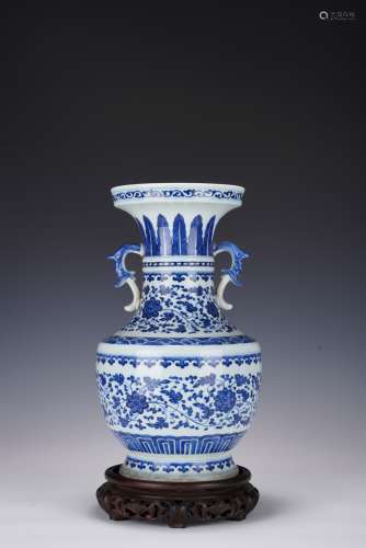 A CHINESE BLUE AND WHITE 'FLOWERS' VASE