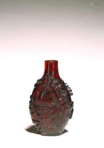 A CHINESE AMBER GLASS SNUFF BOTTLE