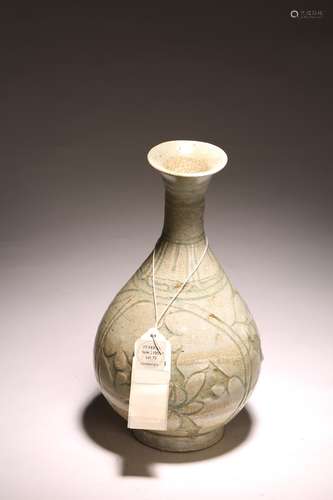 A CHINESE CELADON GLAZED YUHUCHUN VASE