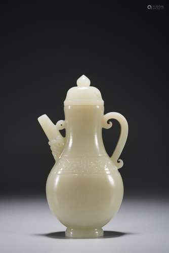 A CHINESE WHITE JADE TALL EWER WITH COVER