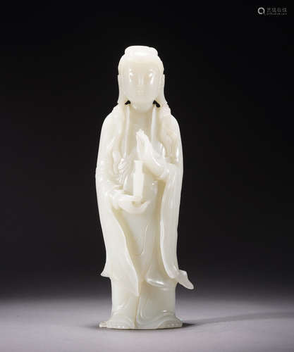 A CHINESE WHITE JADE CARVED FIGURE OF GUANYIN