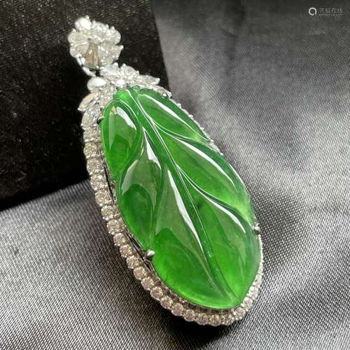 TYPE A CHINESE BRIGHT GREEN JADEITE 'LEAF' PENDANT