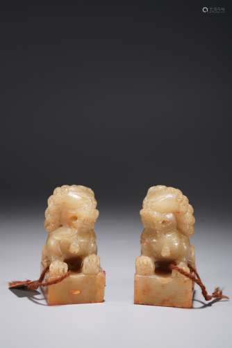 A PAIR OF CHINESE SOAPSTONE 'LION' SEALS