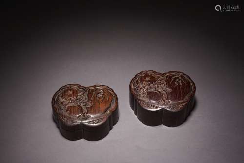A PAIR OF CHINESE ZITAN CARVED BOXES AND COVERS