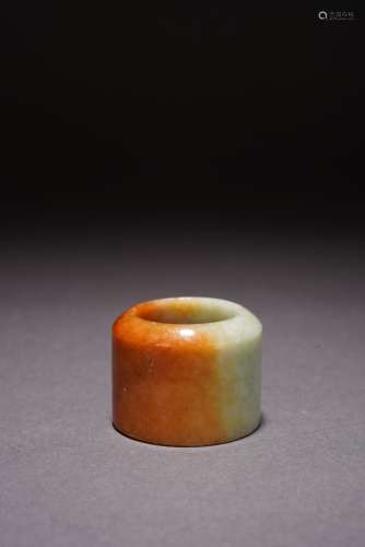 A HARDSTONE CARVED ARCHER'S RING