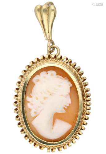 Cameo pendant in a 14K. yellow gold frame with cord rim.