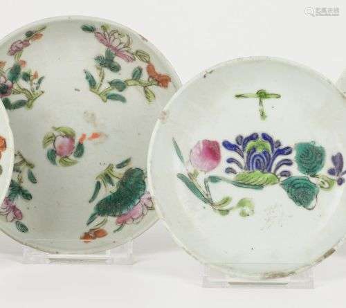 A lot comprising (4) porcelain plates with floral decor.