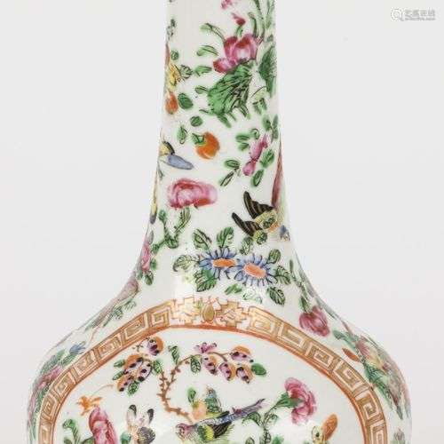 A porcelain pipe vase with Canton decor. China, 19th century...