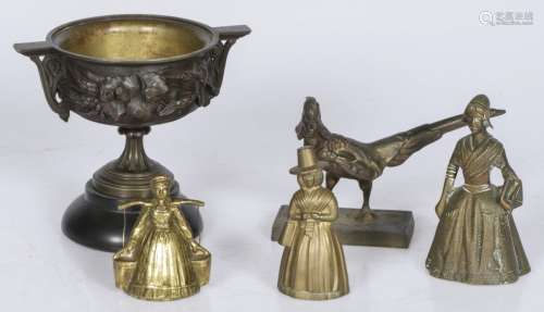 A lot of various copper items a.w. (3) table bells in the sh...