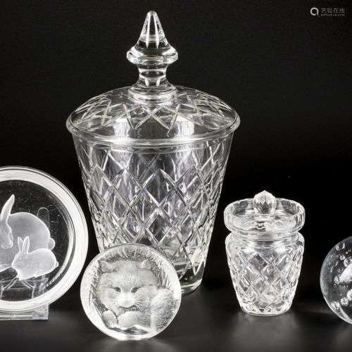 A lot comprising (5) various glass and crystal objects a.w. ...