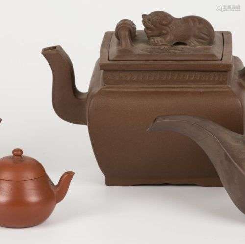 A lot of (4) Yixing teapots. China, 20th century.
