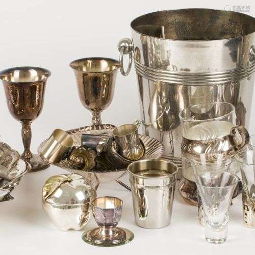 A lot comprised of various silvered items, o.w. a wine coole...