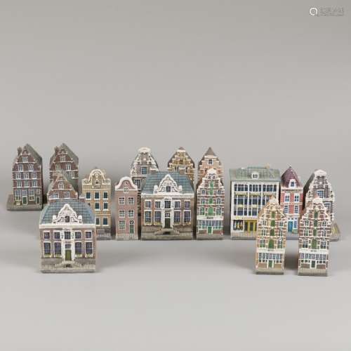 A lot comprised of 16 Blokker miniature houses.