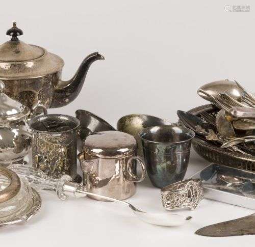 Large lot of silver plated objects, 20th century.