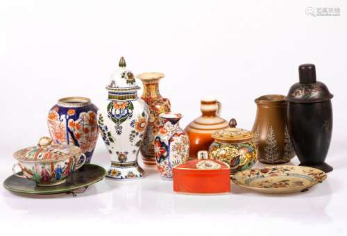 A lot comprised of various porcelain and earthenware items, ...