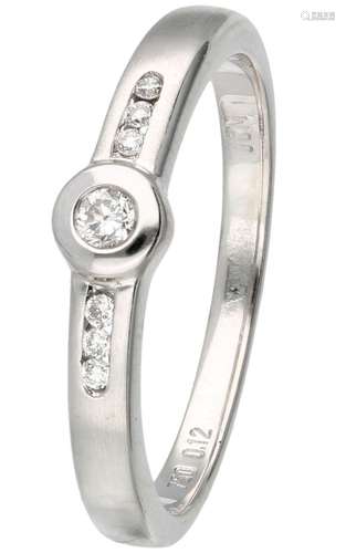 18K. White gold JCM ring set with approx 0.08 ct. diamond.