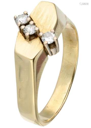 14K. Yellow gold ring set with approx. 0.18 ct. diamond.