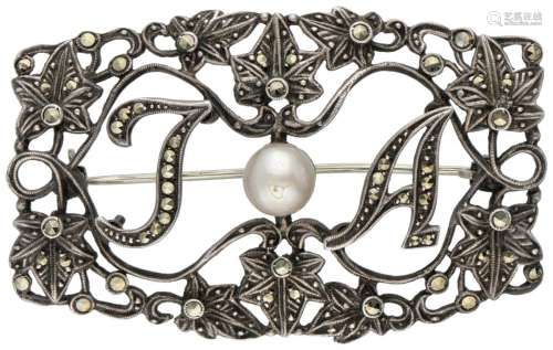 Silver Art Deco brooch set with marcasite and cultivated pea...