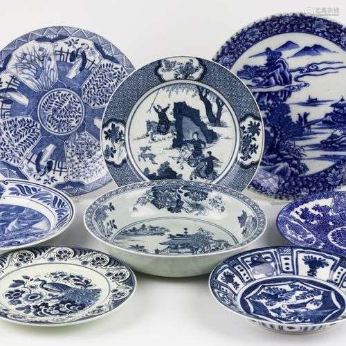A lot comprising various pocelain and earthenware blue-and-w...