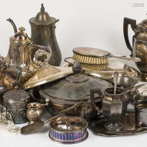 A lot comprising various silvered items, 20th century.