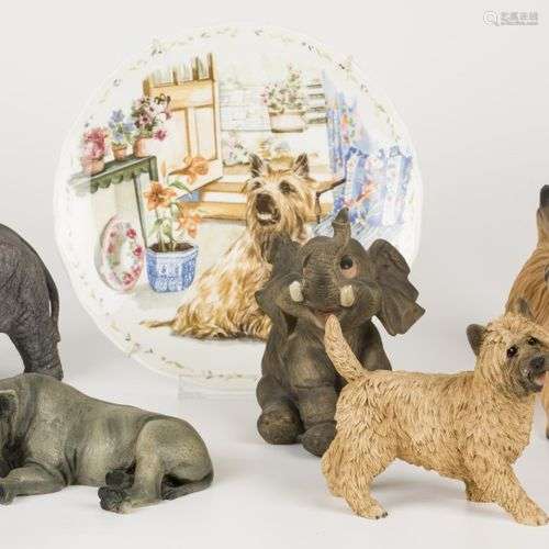 A lot with several dog sculptures and a plate with a picture...