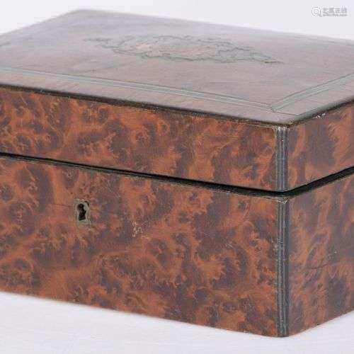 A walnut veneered trinket box, ca. 1900.