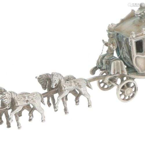 Miniature royal carriage with six horses in silver.