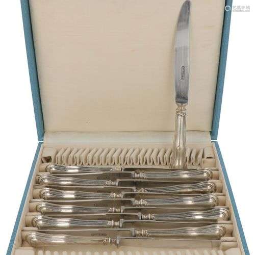 (12) piece set dinner knives silver.