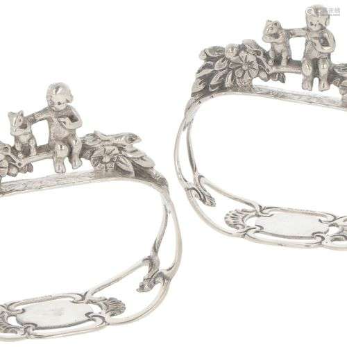 (2) Piece set of napkin rings silver.