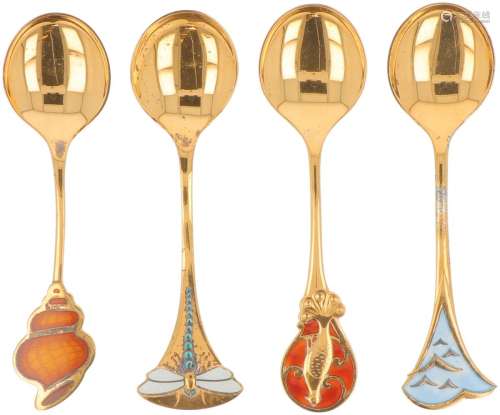 (4) part lot year spoons 