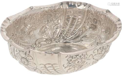 Sugar basket silver.