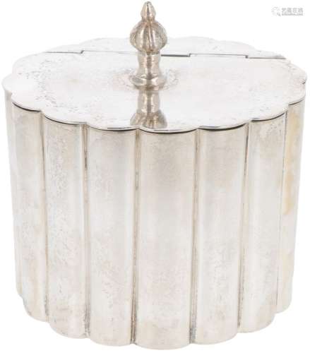 Table trash can silver-plated.